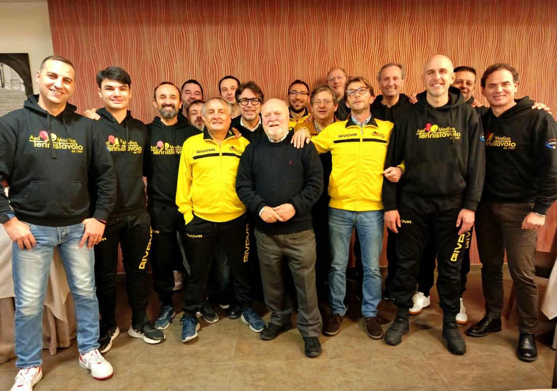 Soci e atleti gialloneri alla cena sociale, dicembre 2024